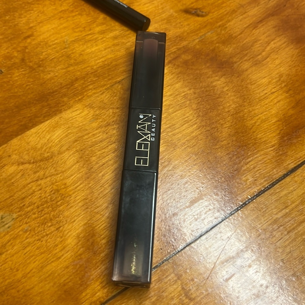 Eleman dual liquid lipstick